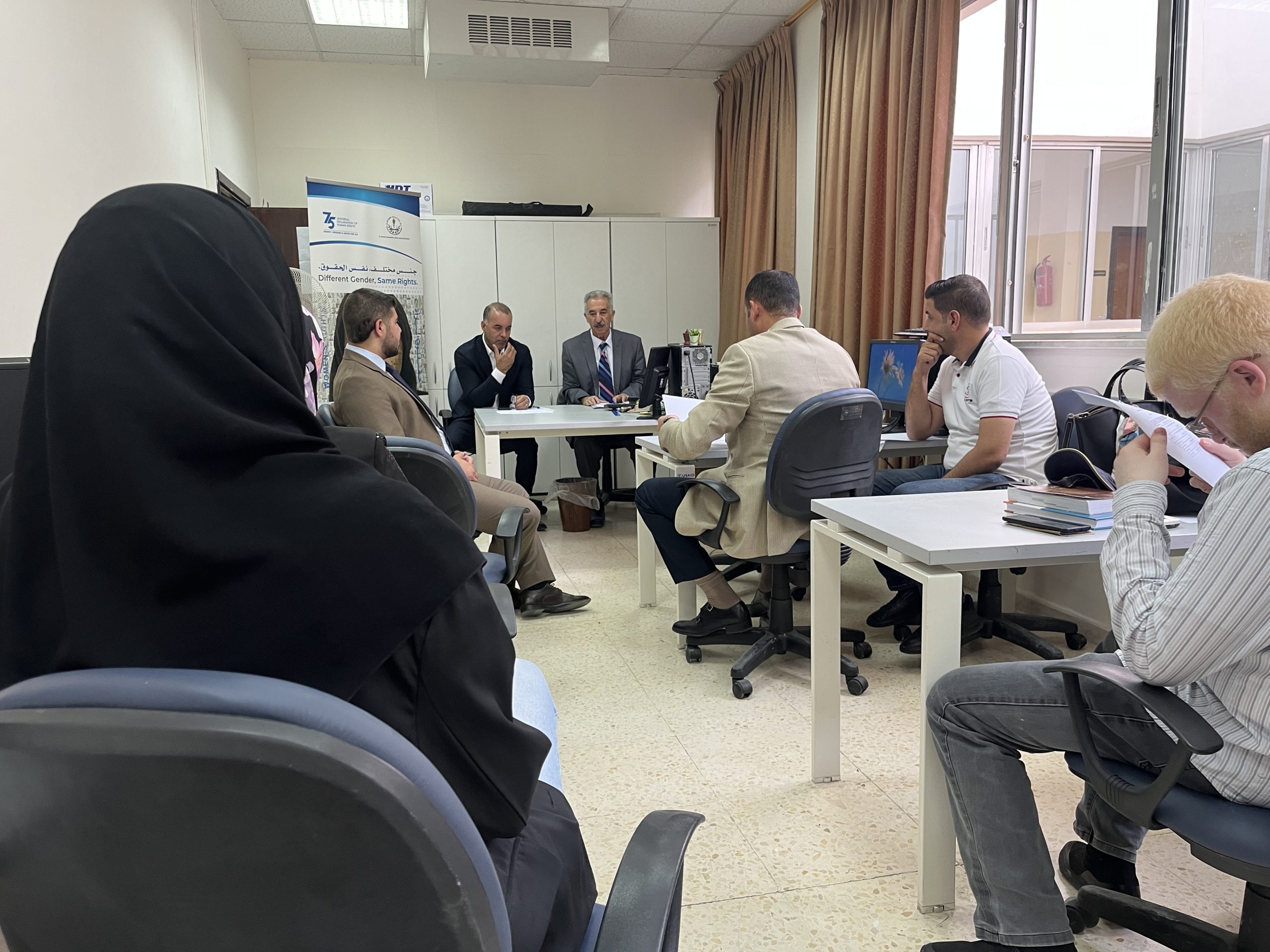 The Director of Electoral Operations of the Independent Election Commission, Naser Habashneh (left) and the director of the ACHRS, Dr. Nizam Assaf, talked at the symposium about the standards and the management of free elections. (Photo: Nora Züst)